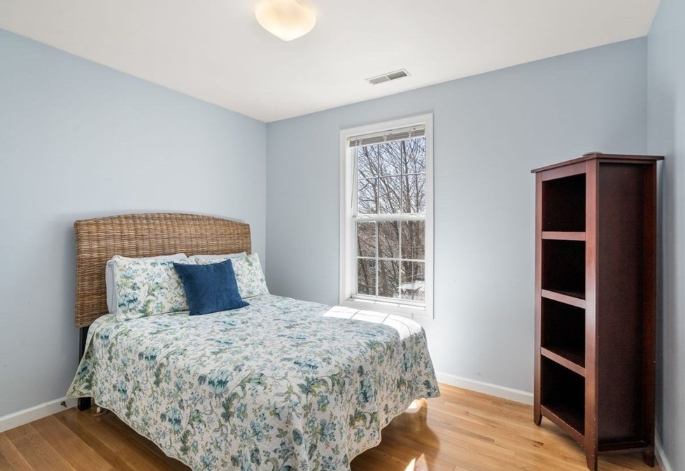 3 Rainbow Dr, Worcester MA 01605-1095 exterior