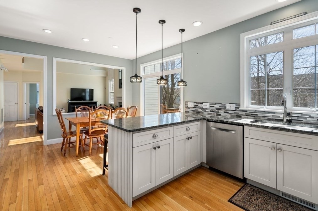 3 Rainbow Dr, Worcester MA 01605-1095 exterior