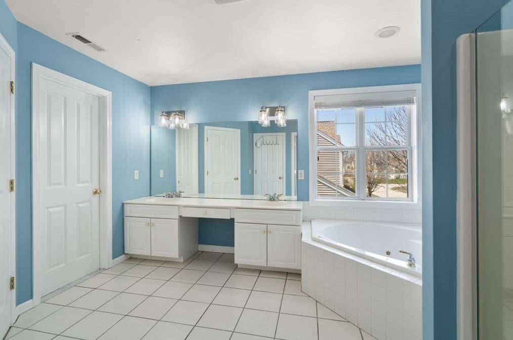 3 Rainbow Dr, Worcester MA 01605-1095 exterior