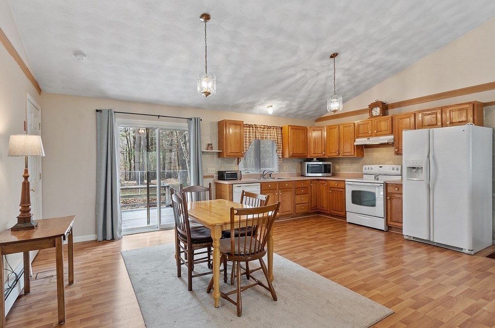 717 Old Petersham Rd, Barre, MA 01005 exterior