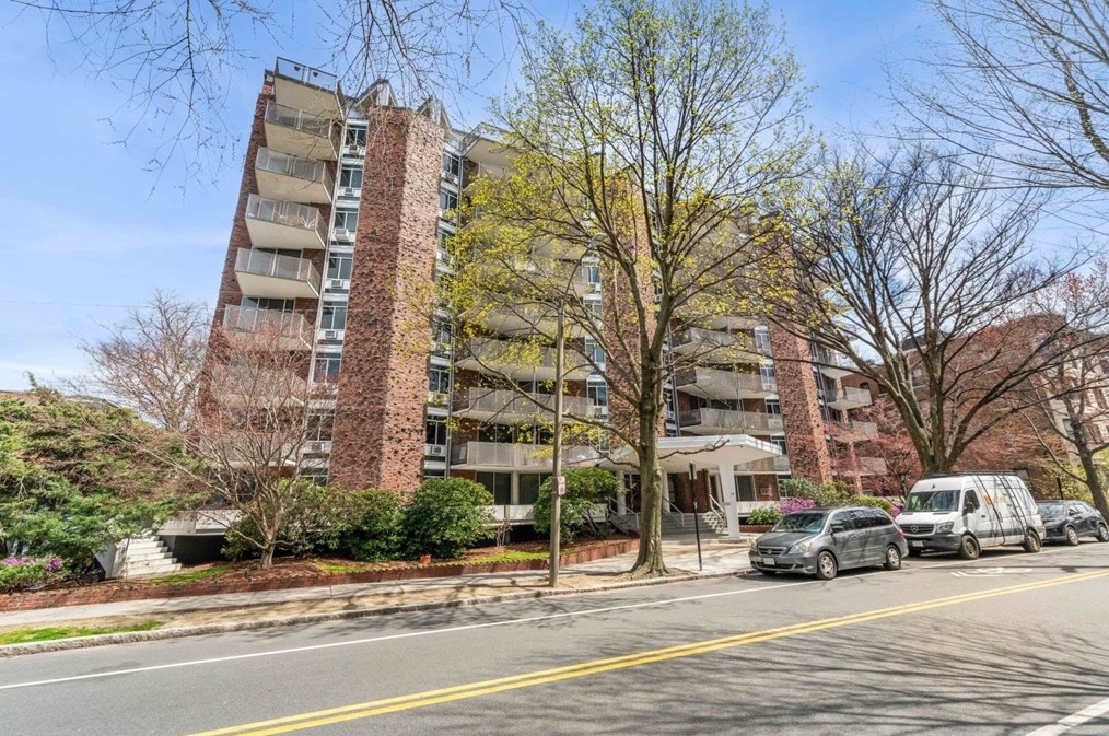 19 Winchester St, Brookline MA 02446-2738 exterior