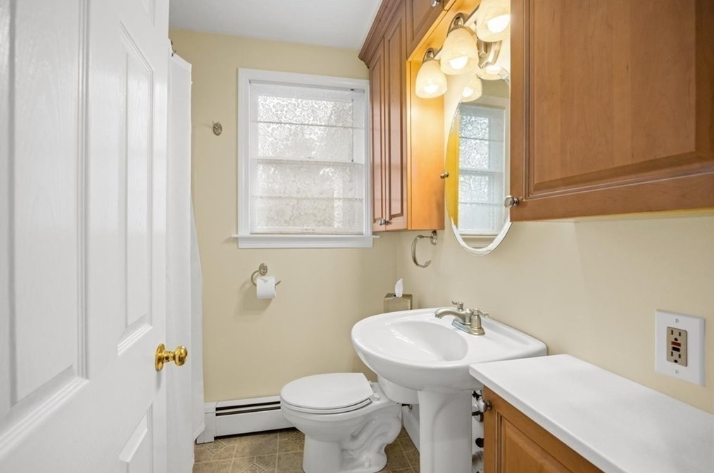 7 Washington Rd, Northborough MA 01532-2252 exterior