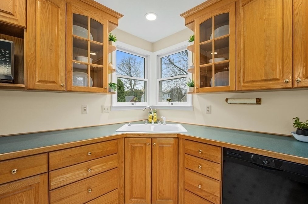 7 Washington Rd, Northborough MA 01532-2252 exterior