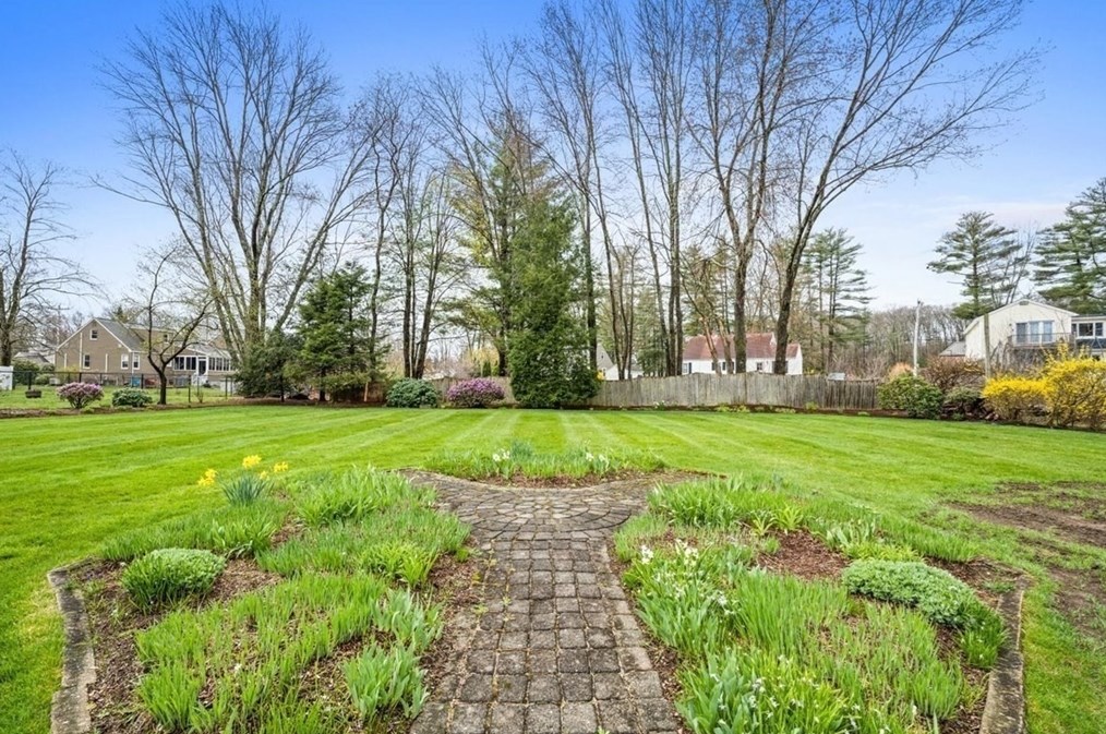 7 Washington Rd, Northborough MA 01532-2252 exterior