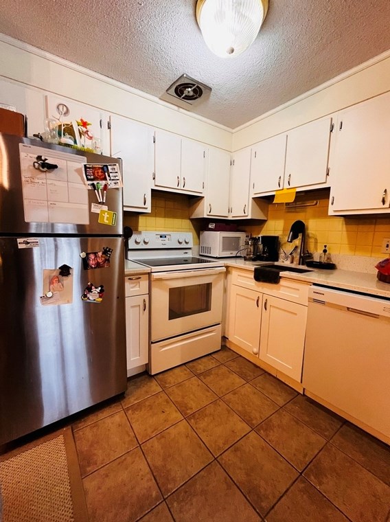 50 Green St Apt 215, Brookline, MA 02446