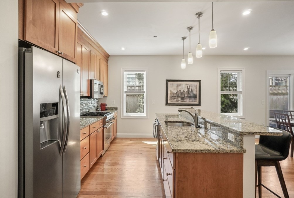 141 Harvey St #1, Cambridge, MA 02140