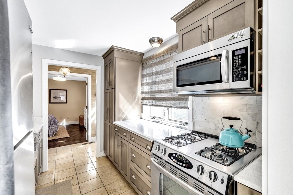 6 Mashie Cir, Mashpee MA exterior