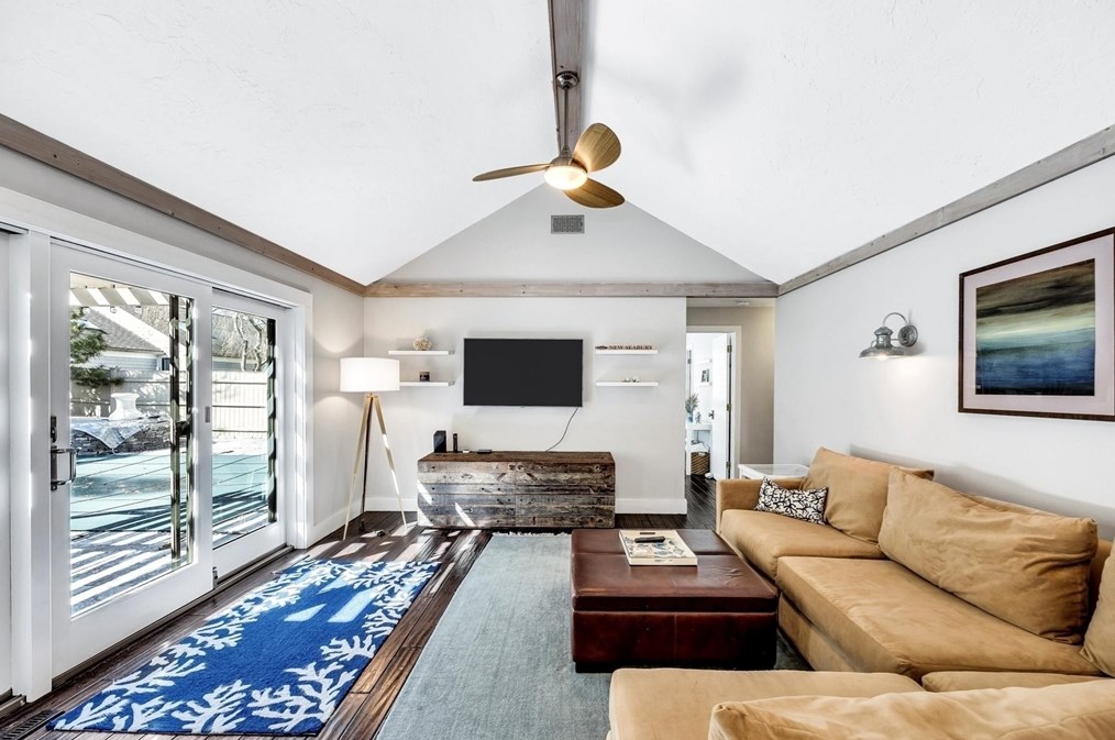 6 Mashie Cir, Mashpee MA exterior