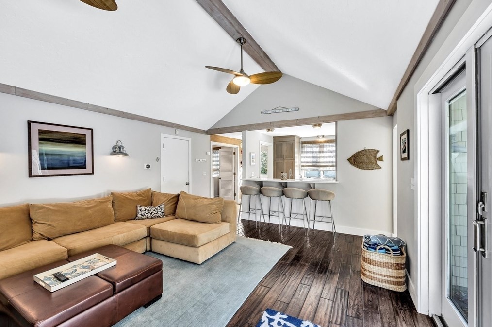 6 Mashie Cir, Mashpee MA exterior