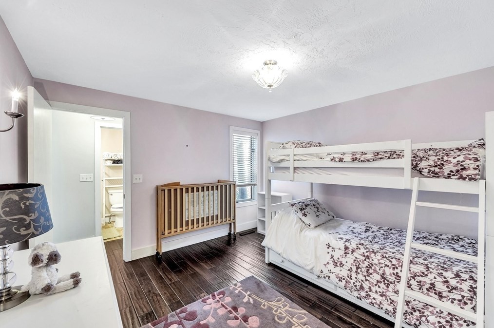 6 Mashie Cir, Mashpee MA exterior