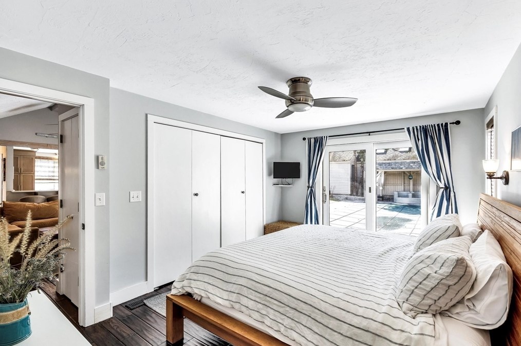 6 Mashie Cir, Mashpee MA exterior