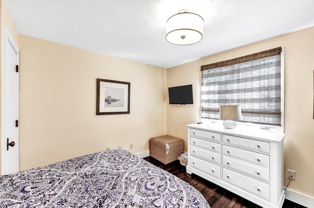 6 Mashie Cir, Mashpee MA exterior