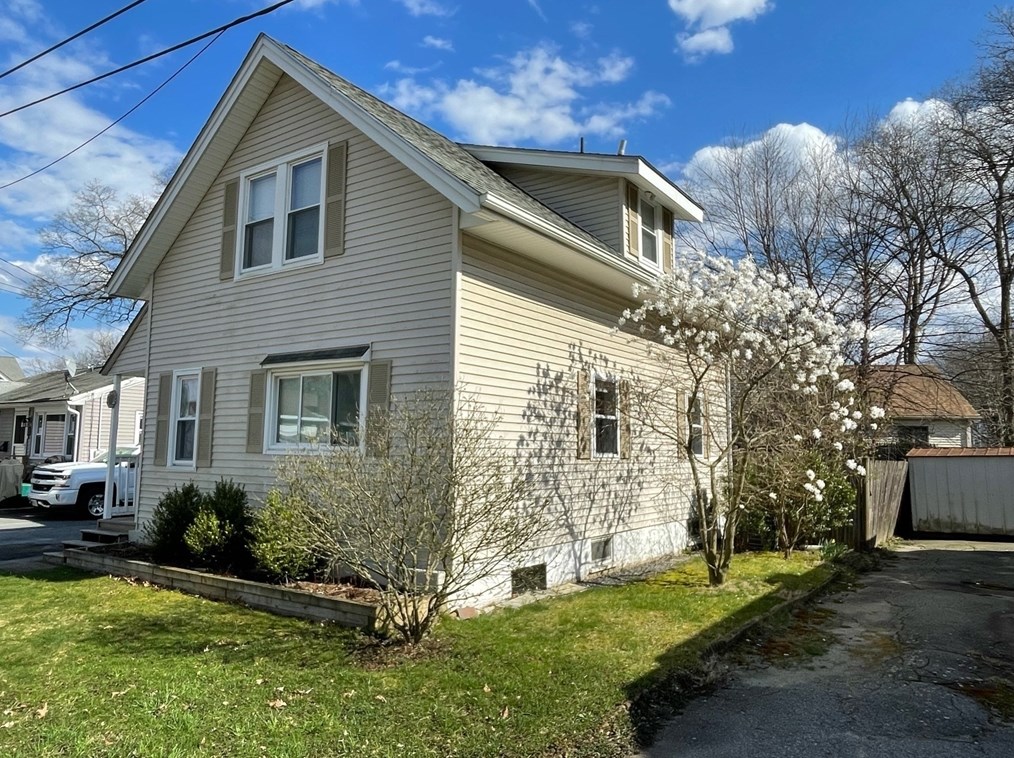 6 E Lake St, Worcester, MA 01604