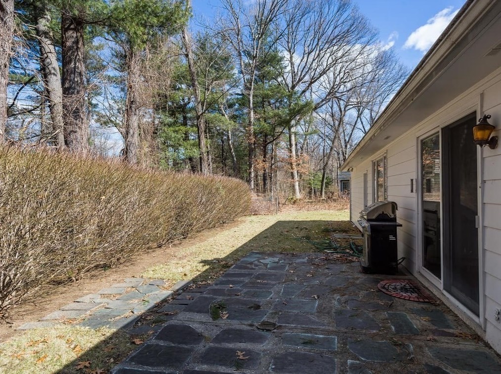 319 Merriweather Dr, Springfield, MA 01106