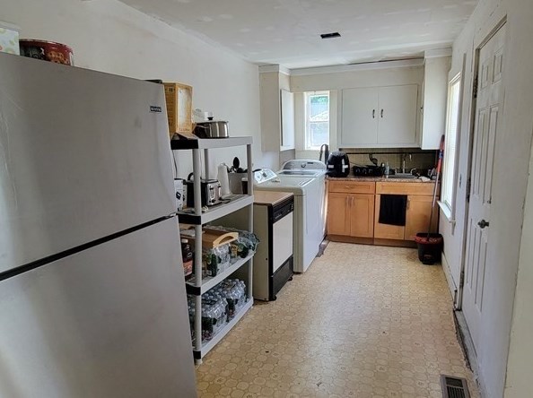 68 Pinevale St, Springfield MA  01151-1500 exterior