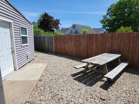 68 Pinevale St, Springfield MA  01151-1500 exterior