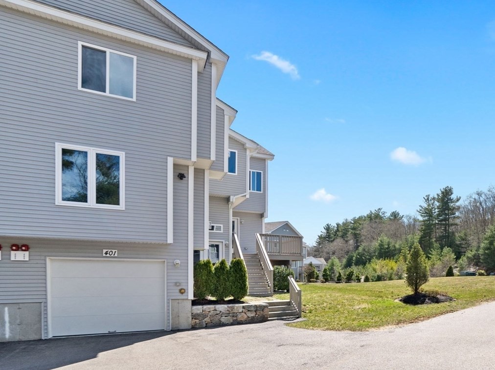 401 Old Bridge Ln, Bellingham, MA 02019 exterior