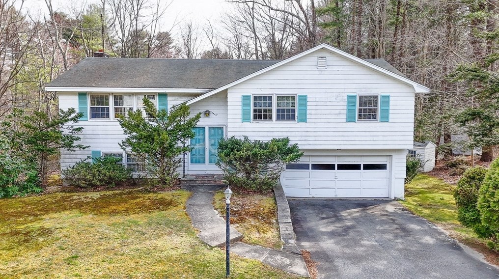 17 Candlewood Dr, Andover, MA 01810