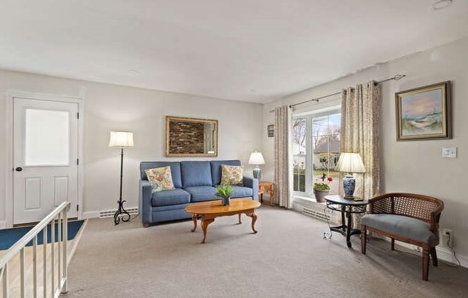 6 Ronna Rd, Gloucester MA exterior