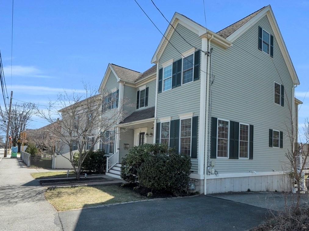 78 Summer St #2, Waltham, MA 02452