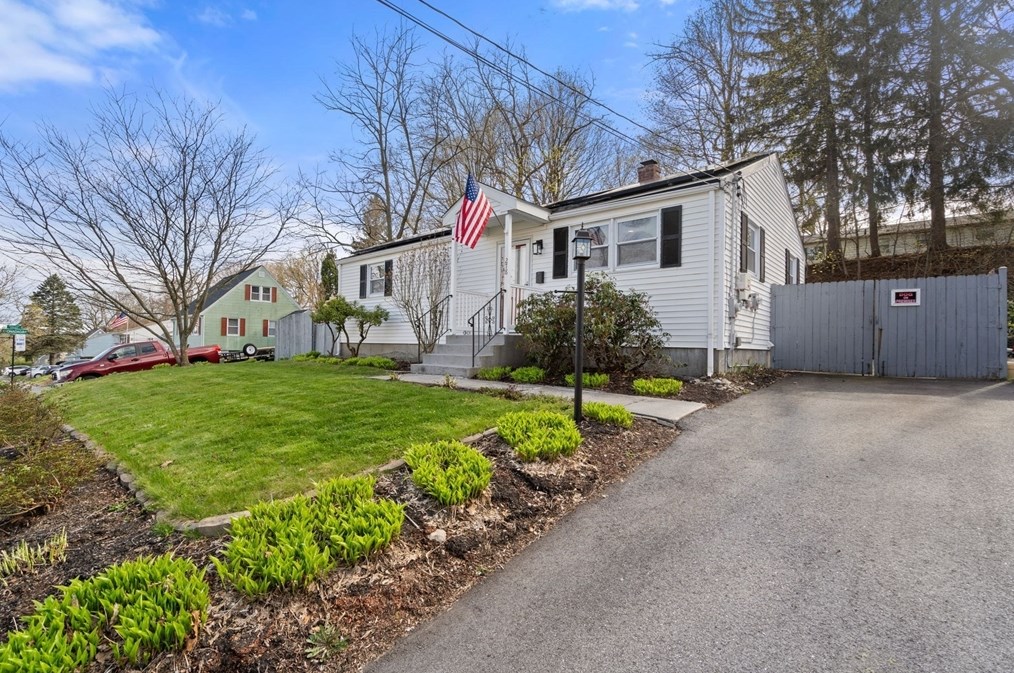 278 Saint Nicholas Ave, Worcester, MA 01606 exterior