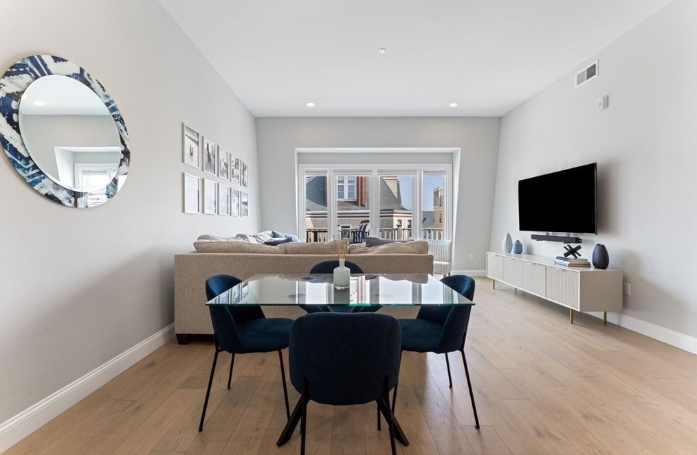 54 Pleasant St #12, Boston, MA 02125