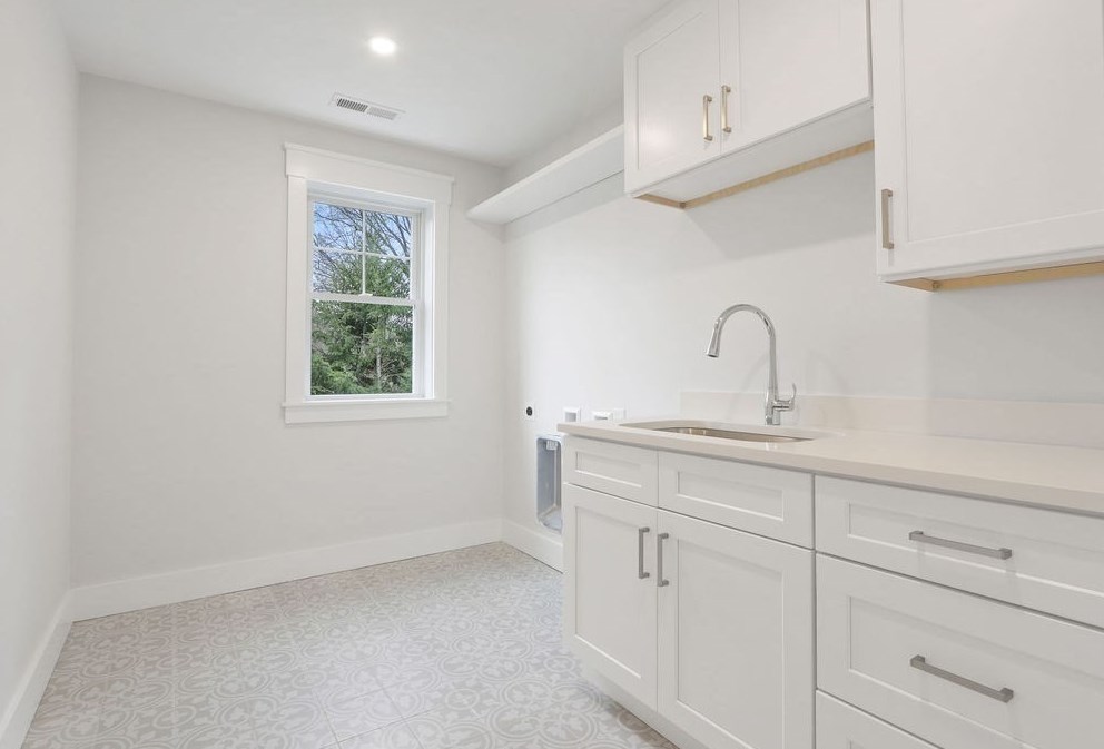 17 Greenleaf Rd, Natick MA  01760-3115 exterior