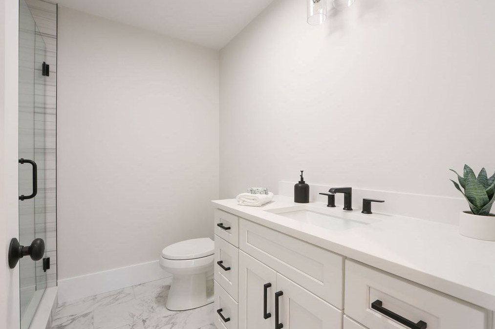 17 Greenleaf Rd, Natick MA  01760-3115 exterior