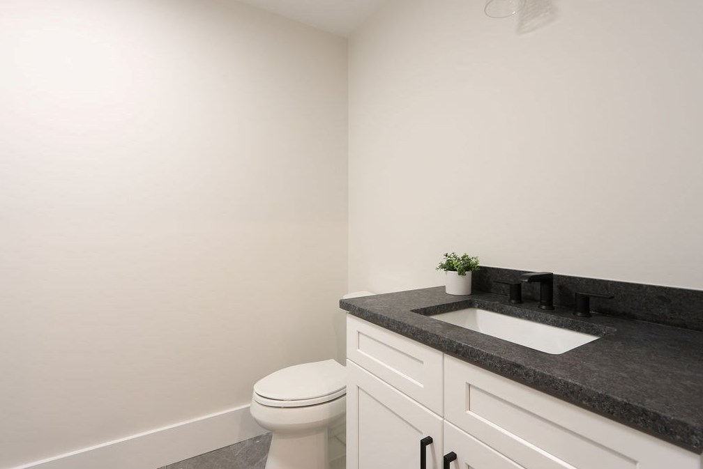 17 Greenleaf Rd, Natick MA  01760-3115 exterior