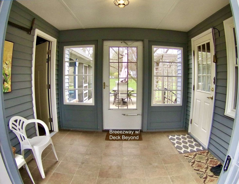 55 Cherry Ln, Amherst MA 01002-1520 exterior