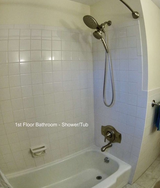 55 Cherry Ln, Amherst MA 01002-1520 exterior