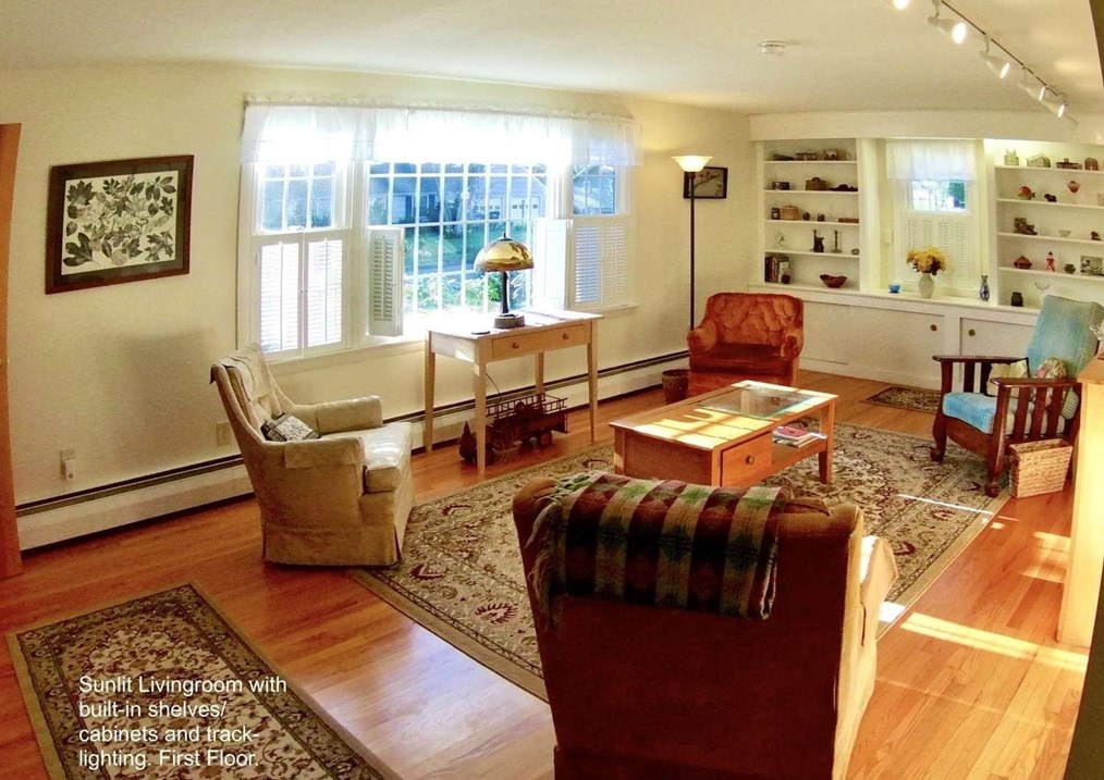 55 Cherry Ln, Amherst MA 01002-1520 exterior