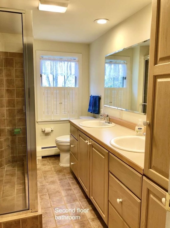 55 Cherry Ln, Amherst MA 01002-1520 exterior