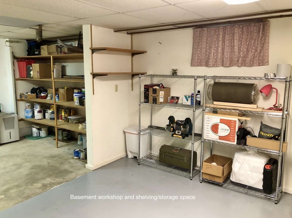 55 Cherry Ln, Amherst MA 01002-1520 exterior