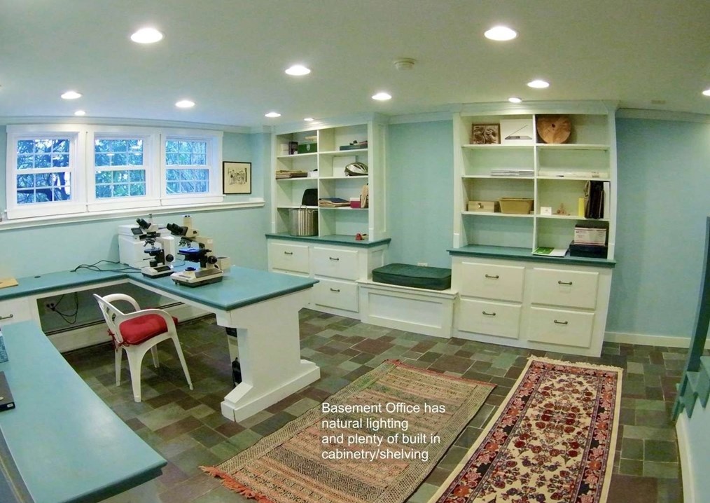 55 Cherry Ln, Amherst MA 01002-1520 exterior