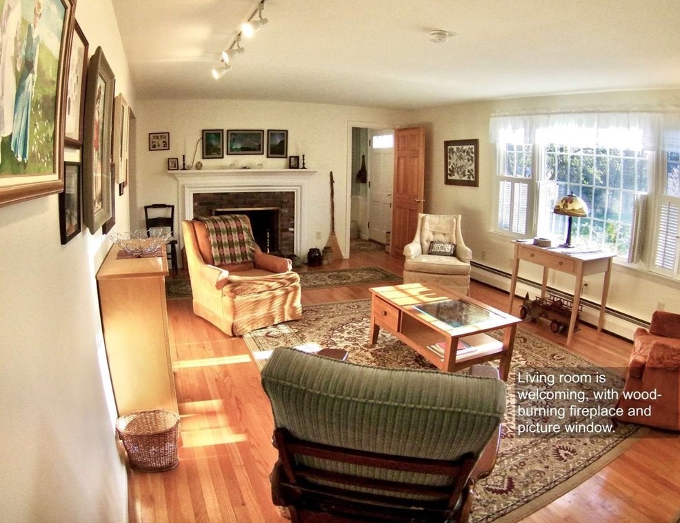 55 Cherry Ln, Amherst MA 01002-1520 exterior