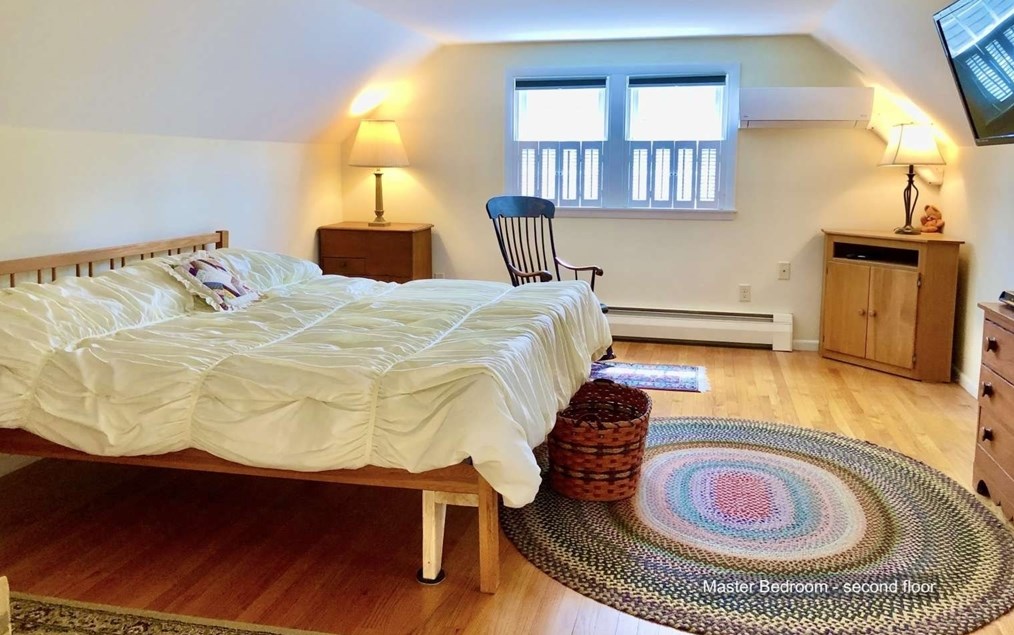 55 Cherry Ln, Amherst MA 01002-1520 exterior