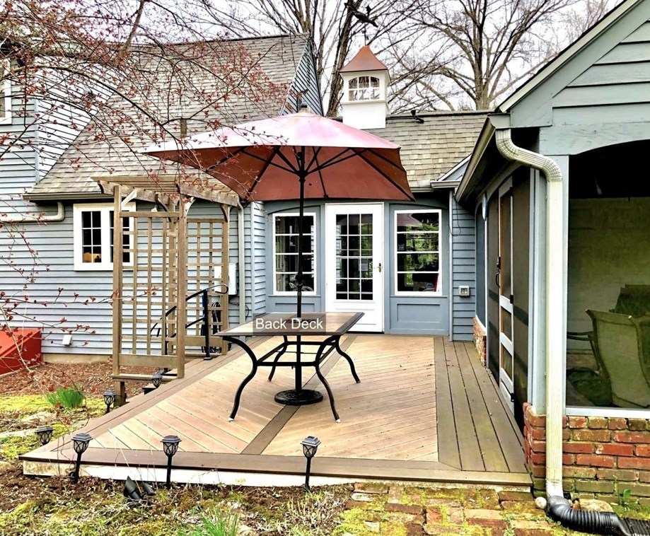 55 Cherry Ln, Amherst MA 01002-1520 exterior