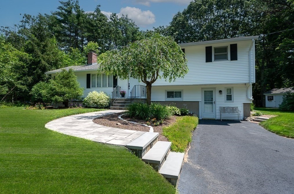12 Sycamore Rd, Sudbury, MA 01776 exterior