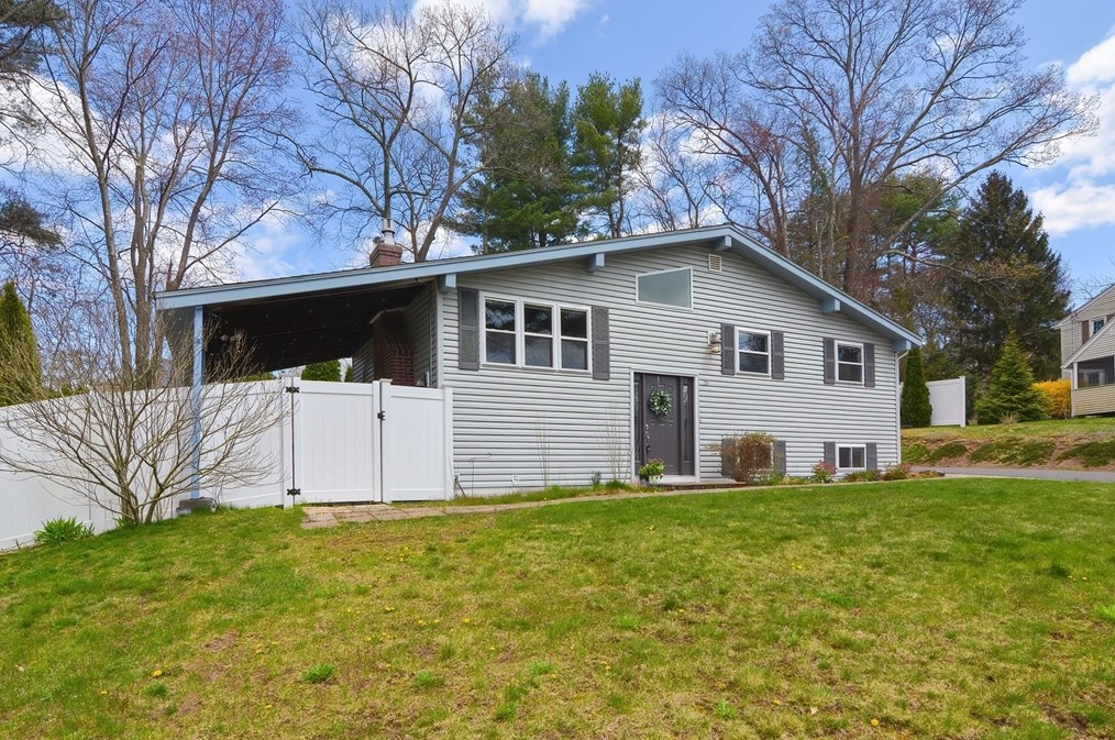 25 Schofield Dr, Marlboro, MA 01752 exterior