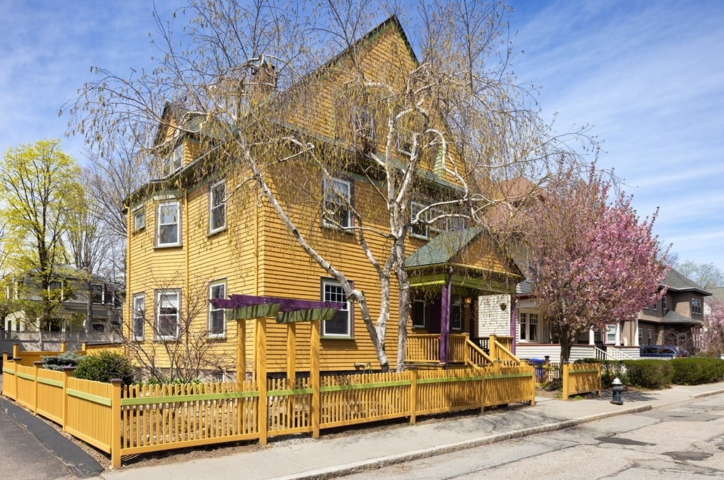 12 Dana St, Brookline, MA 02445-6847