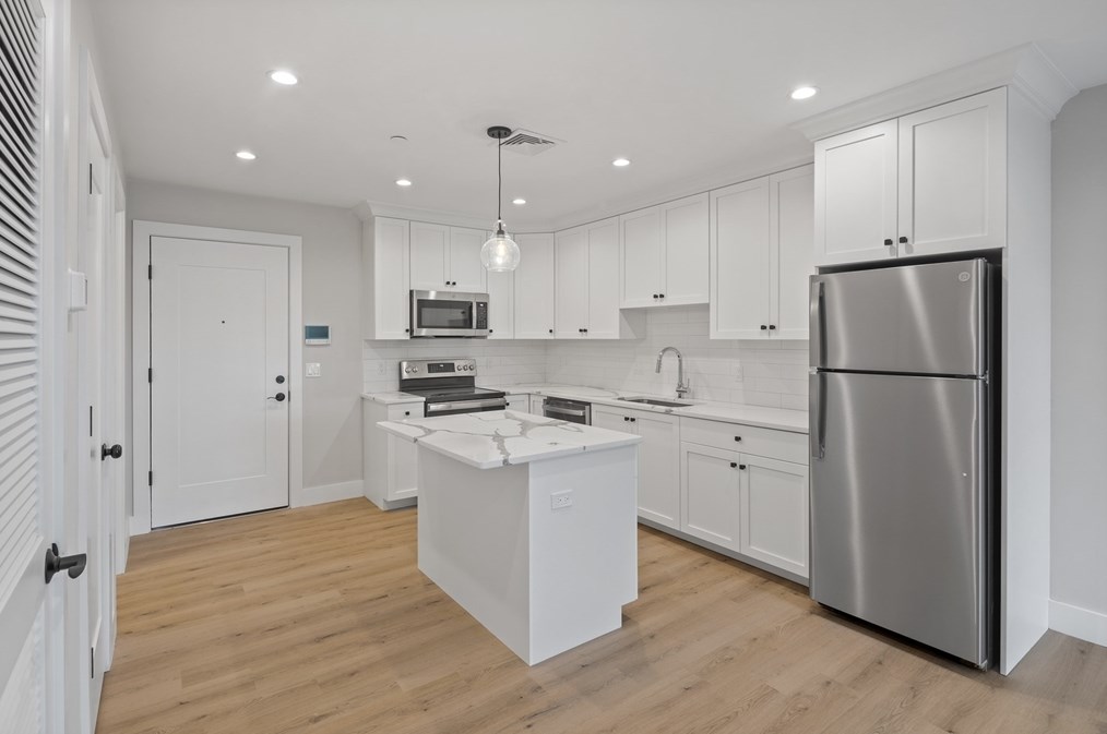 186 Bedford St #206, Lexington, MA 02420