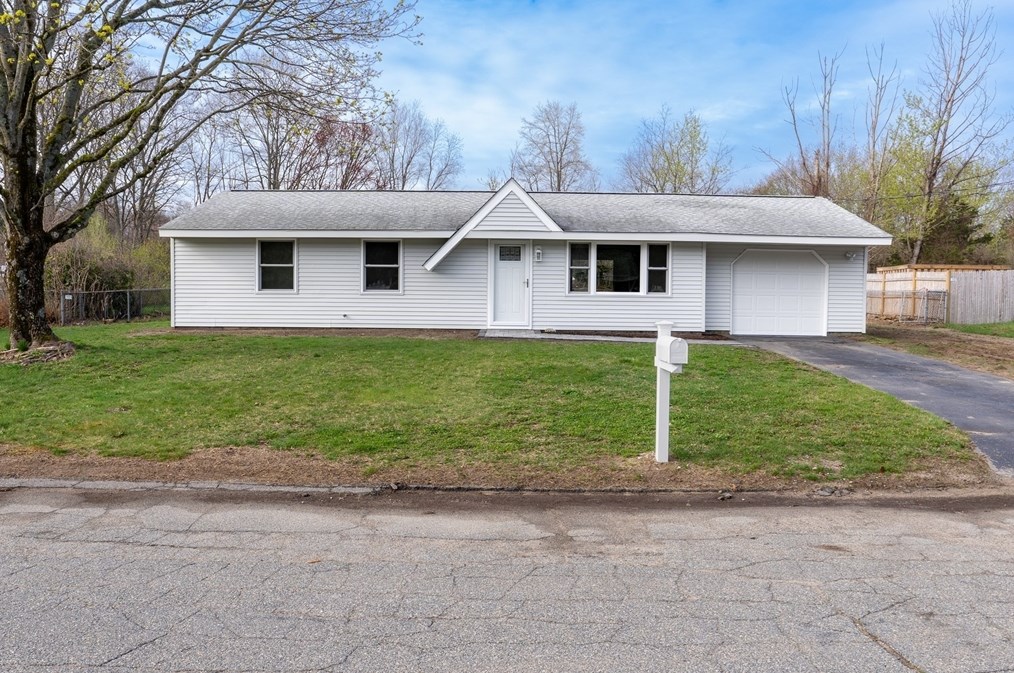 176 Powderhorn Dr, Taunton MA  02780-1233 exterior