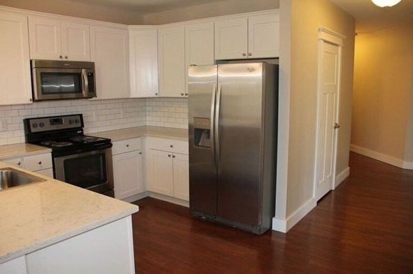 978 Worcester St #403, Wellesley, MA 02482