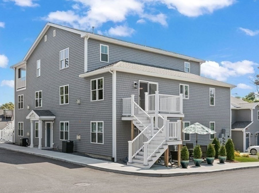 1 Samoset Ct, Plymouth MA  02360-4151 exterior