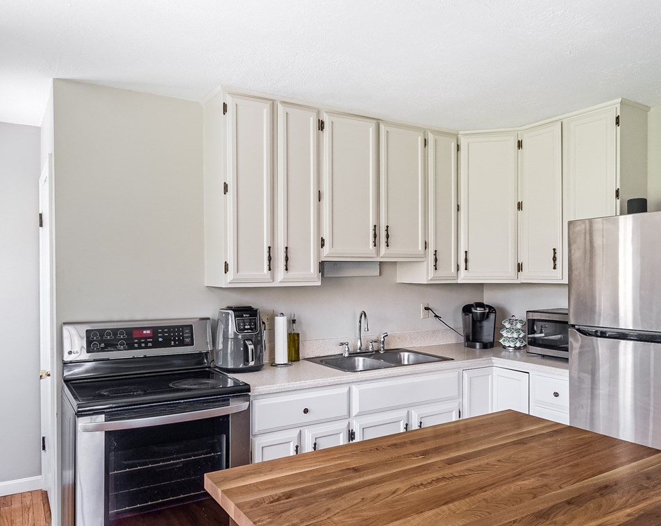 38 Central Tpke, Sutton MA 01590-2323 exterior