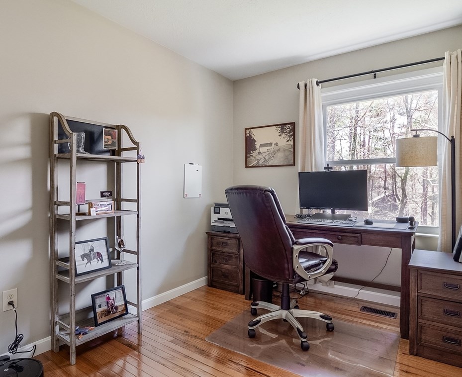 38 Central Tpke, Sutton MA 01590-2323 exterior