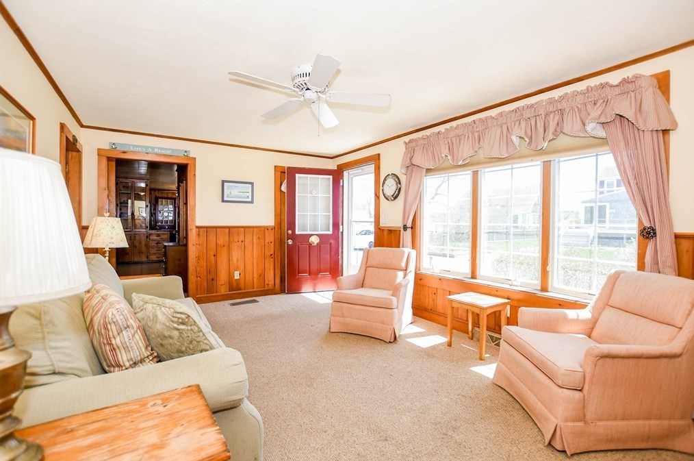 1 Glen Ave, Wareham MA  02571-1905 exterior