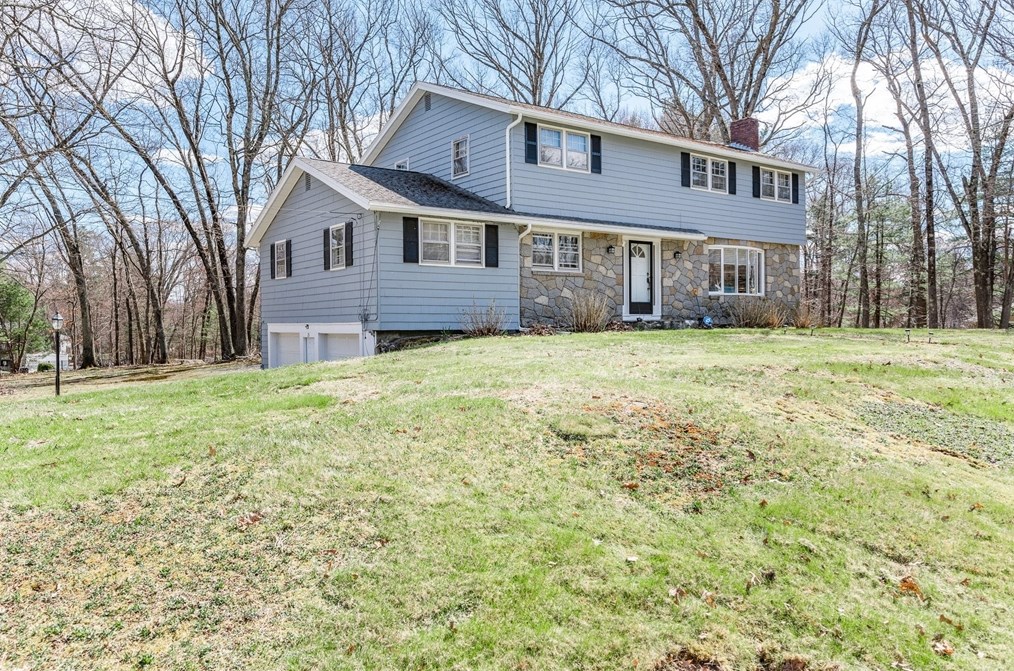 15 Maplewood Rd, Tewksbury, MA 01876