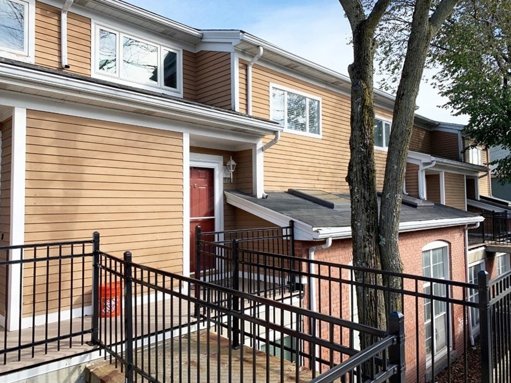 112 Milton St, Dedham MA 02026-2912 exterior